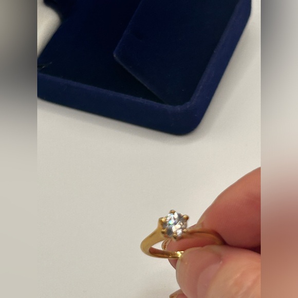 Vintage Cubic Zirconia Solitaire Diamond Womens Ring Sz 7 Gold Finish - Picture 5 of 6
